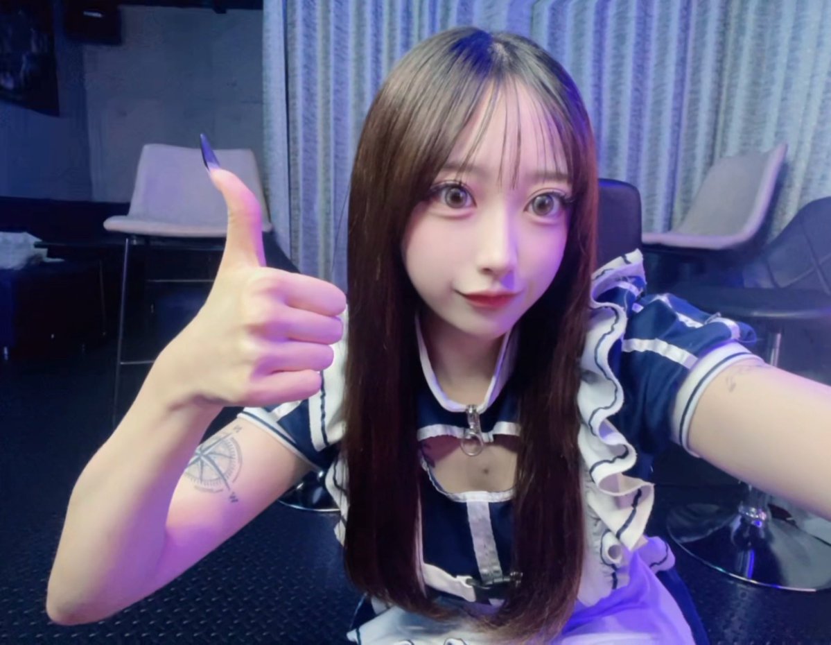 moeka_sokai's tweet image. 昨日のイベントで死ぬほど酔って暴れ散らかしたのになんと今日もクソ元気に出勤⤴︎
 #高知  #コンカフェ