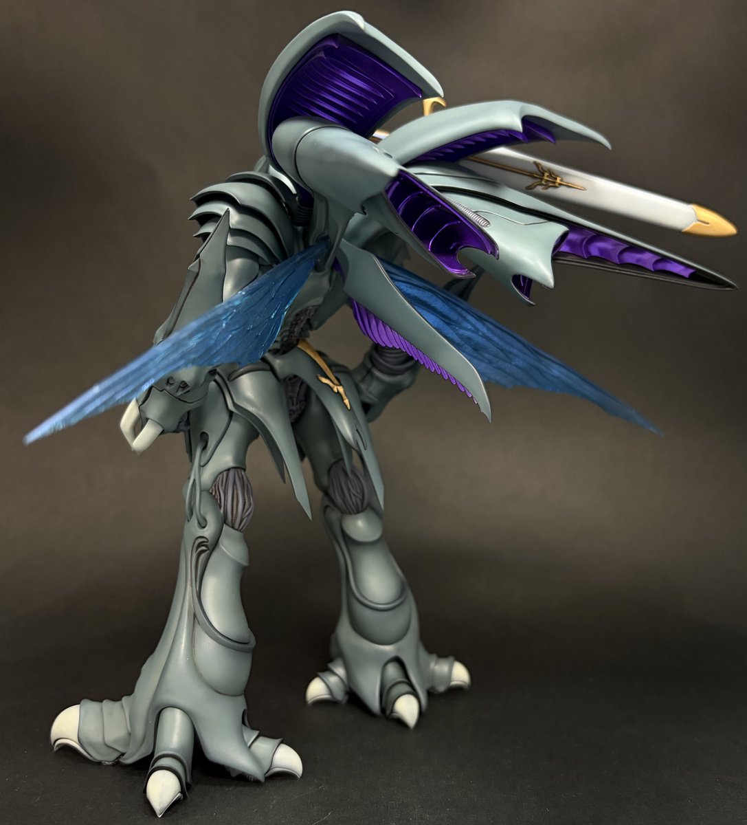 ヴェルビン完成
絶対作るのが難しいキットだと思って作り始めましたが、驚くほど作りやすい！
パーツ分割が良く考えられていて合わせ目消し&amp;マスキングが最小限に抑えられています
基本はエアブラシ塗装で細かい所は筆塗り
おすすめキットなので皆んなも作ってみてね
#ヴェルビン
#PLAMAX