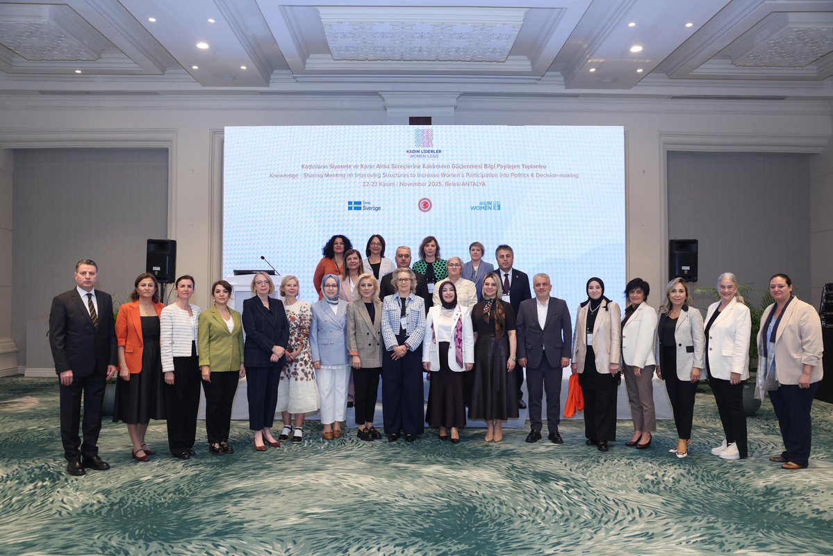 serap_ekmekci's tweet image. 📍Antalya 

TBMM Kadın Erkek Fırsat Eşitliği Komisyonu KEFEK ve UN Women Birleşmiş Milletler Kadın Birimi iş birliğinde “Kadınların Siyasete ve Karar Alma Süreçlerine Katılımının Güçlenmesi” toplantısındayız…

İki gün süren toplantımızda İsveç’in Ankara Büyükelçisi Sayın Melena…