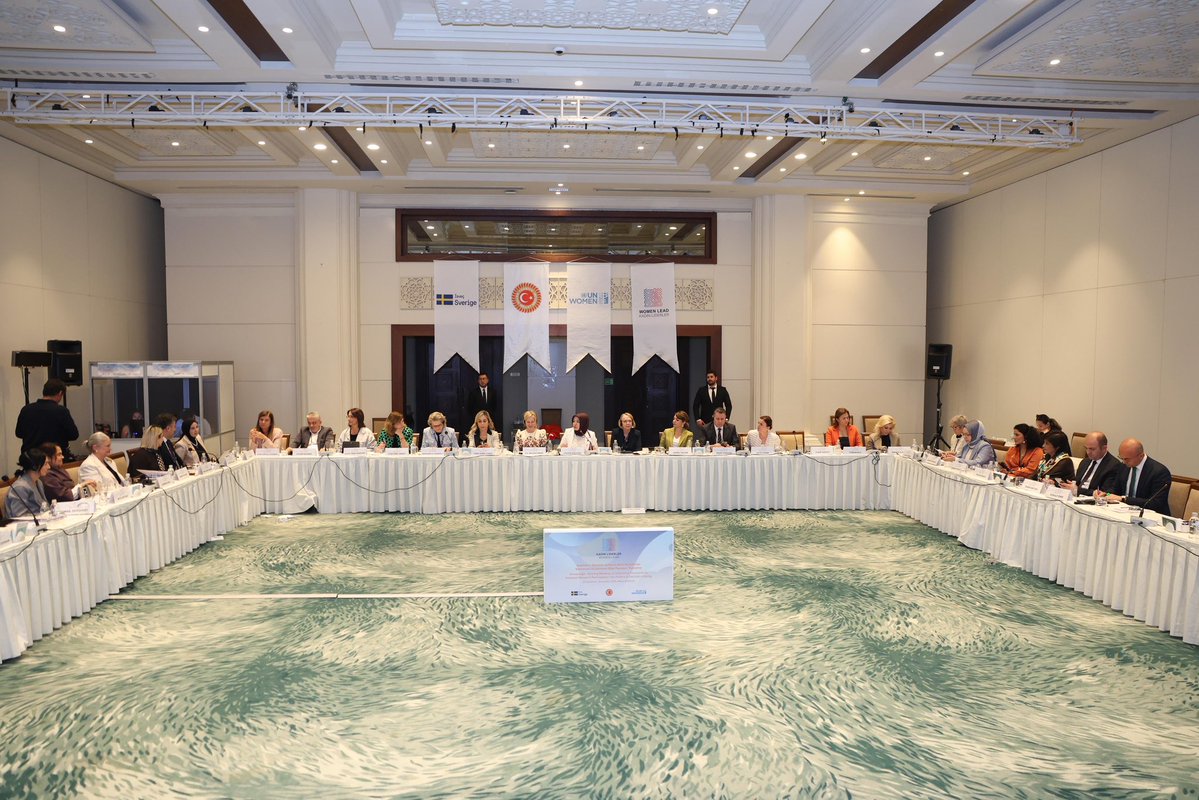 serap_ekmekci's tweet image. 📍Antalya 

TBMM Kadın Erkek Fırsat Eşitliği Komisyonu KEFEK ve UN Women Birleşmiş Milletler Kadın Birimi iş birliğinde “Kadınların Siyasete ve Karar Alma Süreçlerine Katılımının Güçlenmesi” toplantısındayız…

İki gün süren toplantımızda İsveç’in Ankara Büyükelçisi Sayın Melena…