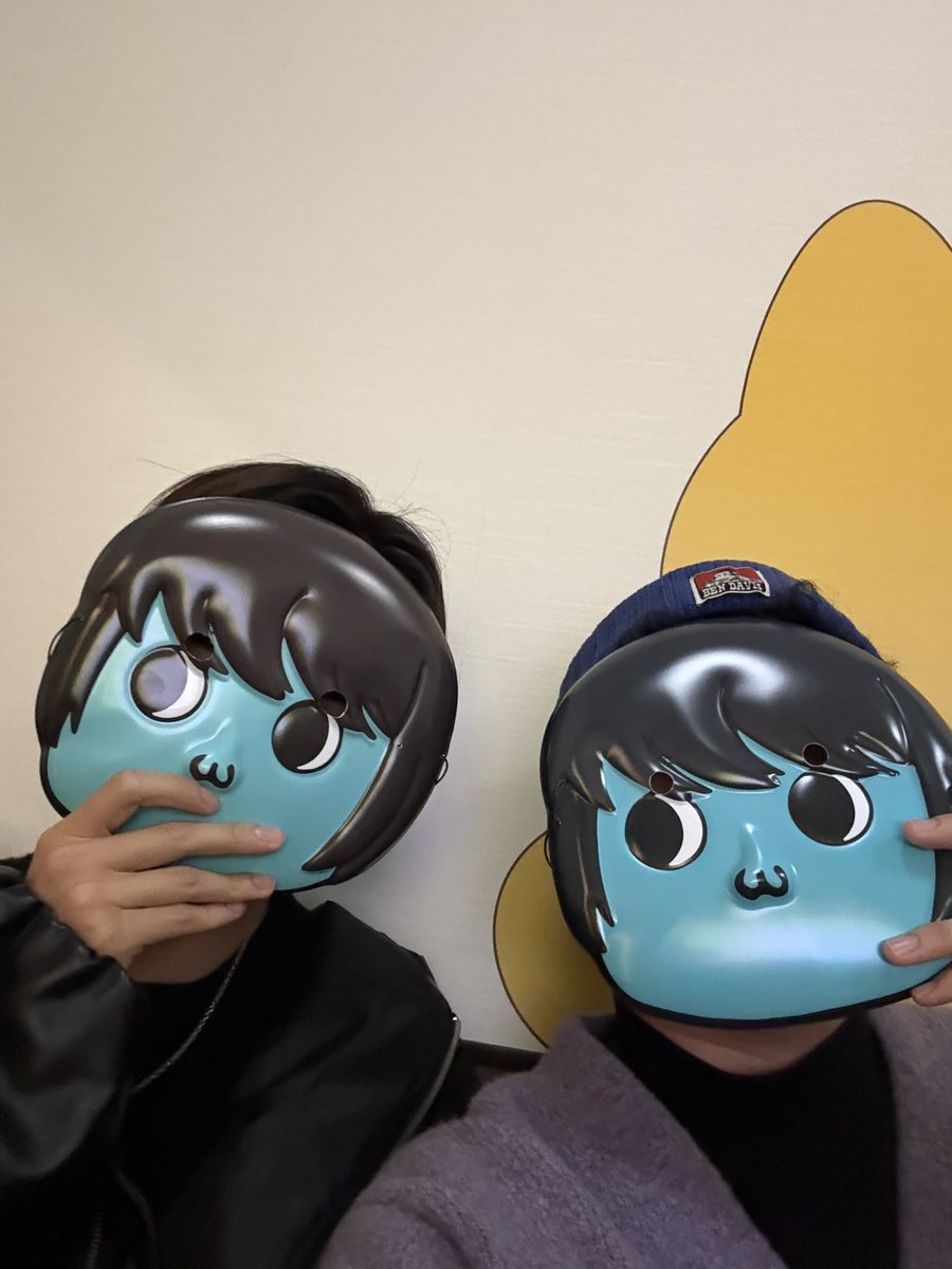 Berrytyandayo's tweet photo. ということで!!!
本日会いに行ったお友達は
あーずかい(#AZKAIsHomeVideo )でした!
終始ボケとツッコミが止まらなくてマジ笑い止まらなかったwwwww
ちんちんのフィギュアみて盛り上がってる変人だったけど
活動の相談とかも真剣に乗ってくれて本当にいいやつだなぁって思った!
プレゼントでお面をもらったぞ!!!
あーずかい世界侵略計画の被害者となってしまった。。。。。