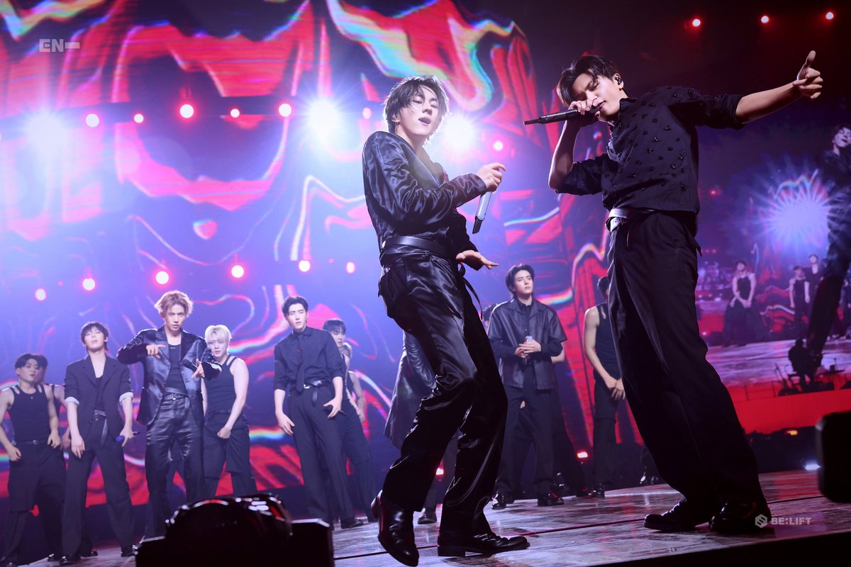 yjungwonm's tweet image. Look   into   the   light   and   you'll   find   us.   We   draw   our   power   from   your   cheers.   A   perfect   night   connecting   with   our   Engene.   Thank   you   for   the   memories!   💖