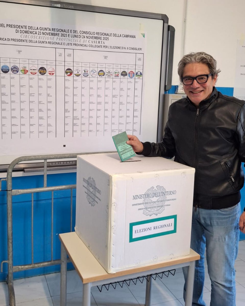 Ago_SantilloM5S's tweet image. La #democrazia è un diritto che abbiamo conquistato con il sangue. Votare, diritto e dovere insieme, rappresenta la conquista di una libertà pagata col sacrificio di tanti italiani. Andiamo a votare. Buon #voto a tutti! #RegioneCampania