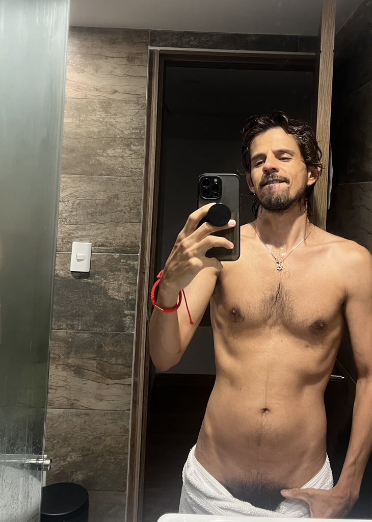ihsiador's tweet photo. Flaco y 🍆 peludo!!! https://t.co/dn8lAzA3Qa