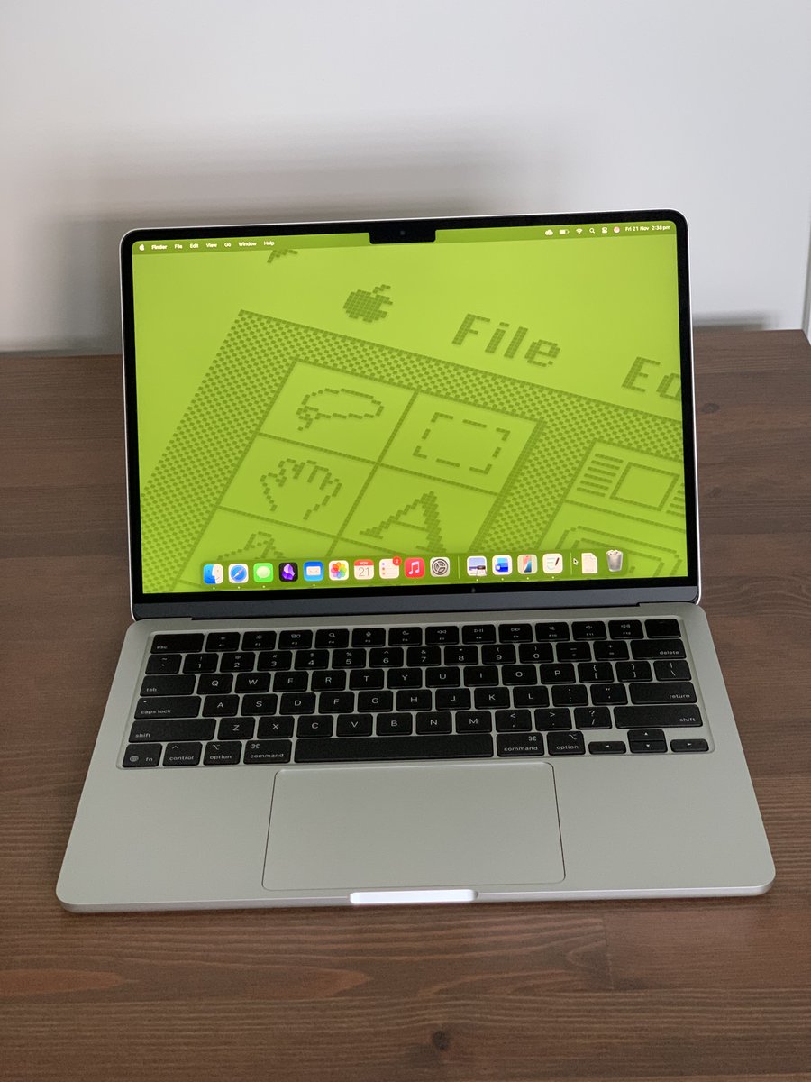 LeakerApple's tweet image. 13” M4 MacBook Air - My experience after three days of use

Hardware Positives:
- The build quality is top-notch (pun intended).
- Incredibly sturdy hinge.
- Keyboard feels responsive and tactile, with good feedback despite relatively low travel.
- The trackpad is large and…
