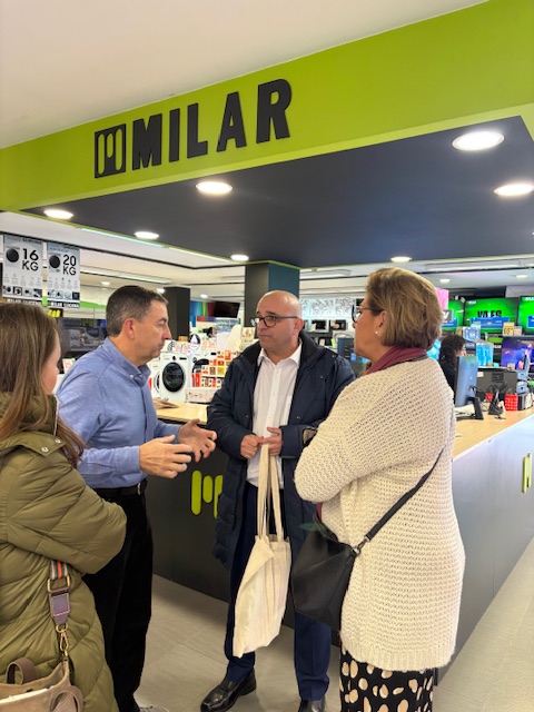 El viernes pasado celebramos en Lucena la Jornada para la dinamización de la red de Pymes de #ComercioVerde, #ComercioLocal, con colaboración de <a href="/AytoLucena/">Ayuntamiento de Lucena</a> y <a href="/ccalucena/">Eliossana CCA Lucena</a> 
Dentro del #PlanComercioMinorista 2025
<a href="/FondosUE/">Fondos Europeos 🇪🇺</a> <a href="/FondosUE_Esp/">Fondos Europeos en España</a> <a href="/camarascomercio/">Cámara de España</a>
<a href="/CCAndalucia/">Cámaras Andalucía</a>
#EuropaSeSiente