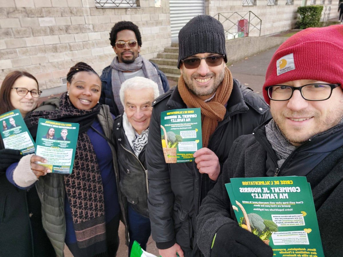 EelvNanterre's tweet photo. Hier au marché Pablo Picasso, aujourd'hui au marché du centre les Ecologistes de Nanterre vous présente leurs propositions sur le thème de l'alimentation dans les cadre des municipales. https://t.co/qmbrzSrFo9