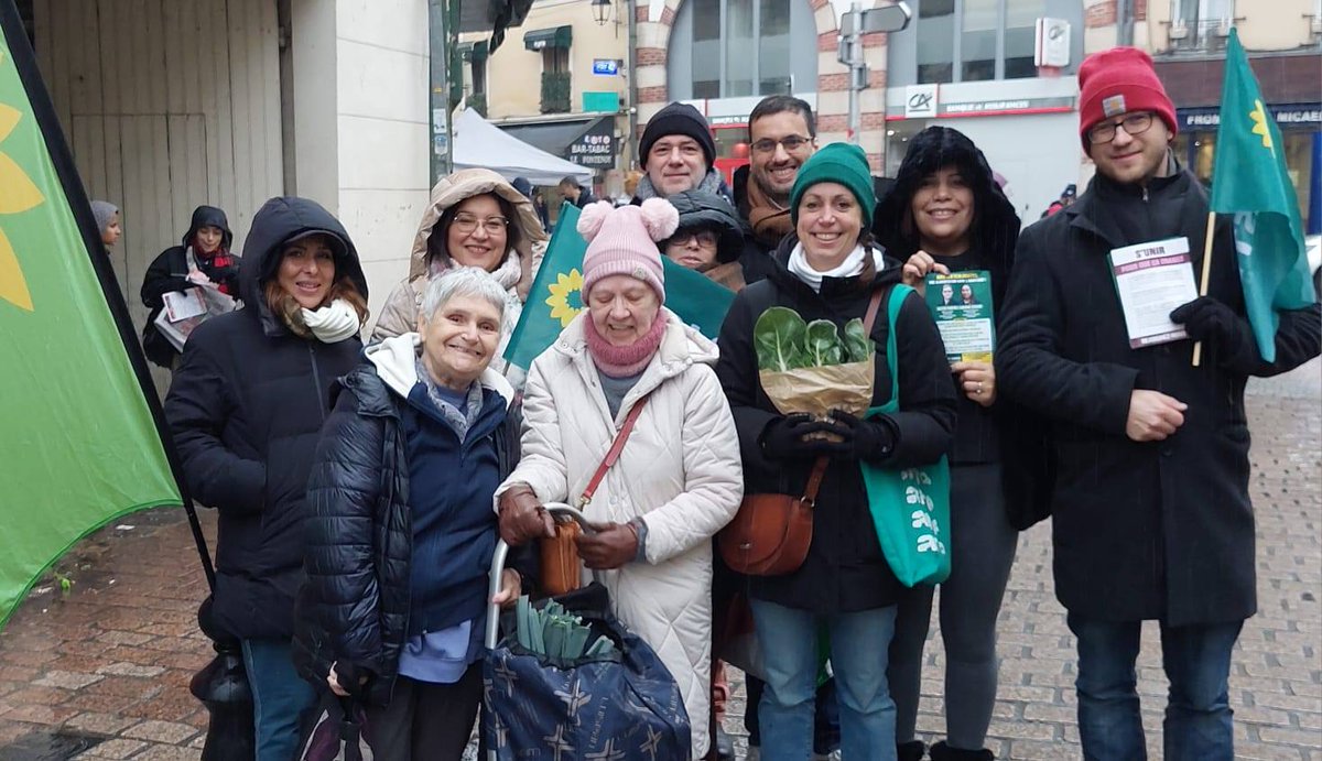 EelvNanterre's tweet photo. Hier au marché Pablo Picasso, aujourd'hui au marché du centre les Ecologistes de Nanterre vous présente leurs propositions sur le thème de l'alimentation dans les cadre des municipales. https://t.co/qmbrzSrFo9