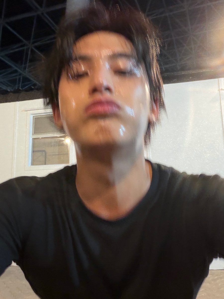 gyumedia's tweet image. 251123 min9yu_k instagram post 📸 #민규 #MINGYU 

Thank you Abu Dhabi Carats! 
See you soon🖤