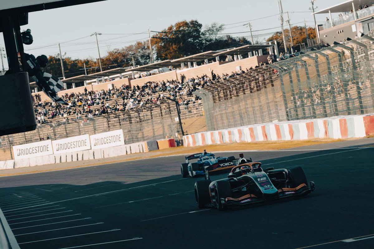 Atsushi_Miyake's tweet image. SUPER FORMULA 鈴鹿大会
今シーズンもずっと苦戦をしていて最後まで悩みましたが、展開にも恵まれ何とかポイントを獲得しました。
結果は残せませんでしたが、一瀬さんと戦えて本当に楽しかったし、自分自身も成長できたと思います！
今年も一年間、応援ありがとうございました！
#SFormula