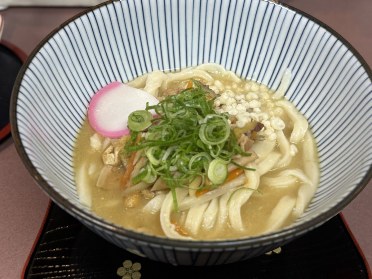 enaoooo's tweet image. Today&apos;s Secret Menu
とん汁うどん◥█̆̈◤࿉∥

宇宙の #さぬき亭 製麺所