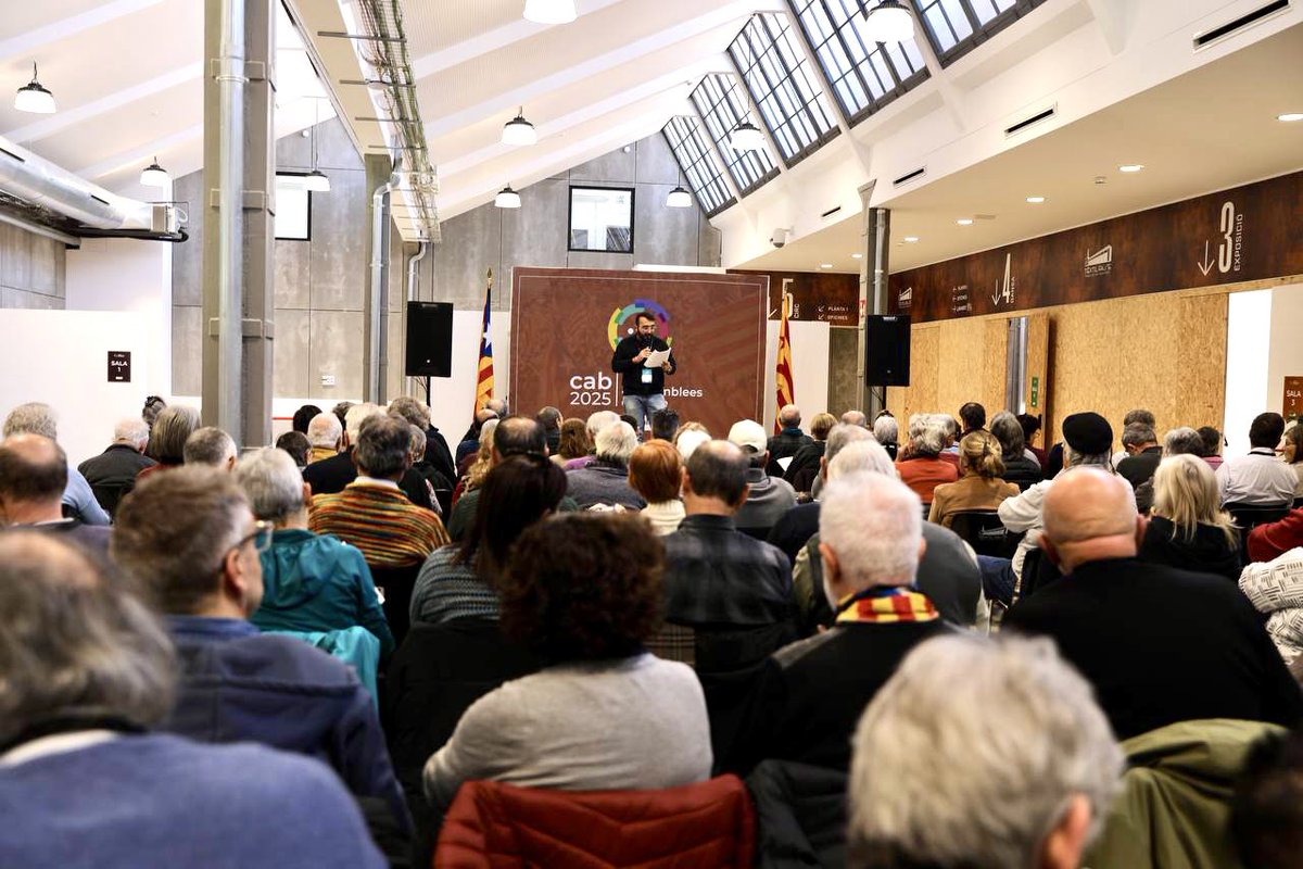 assemblea's tweet photo. ◼️◻️ Jornada de treball a Cardedeu on celebrem el Consell d’Assemblees de Base. És el punt de trobada anual en què les assemblees territorials, sectorials i exteriors reforcen vincles, debaten estratègies i proposen noves línies de treball. https://t.co/0xTbJJKOBO
