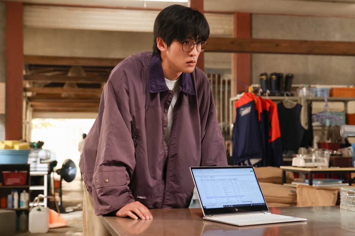 royalfamily_tbs's tweet photo. 🐎10月期日曜劇場 放送中🌿
『ザ・ロイヤルファミリー』

お前、わかって言ってんのか...？

#ロイヤルファミリー https://t.co/9R9yhKeRHW