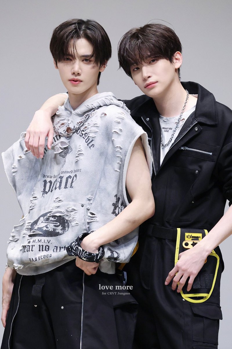 lovemore_jm's tweet photo. 251123 #정모 #민희 preview
#크래비티 #JUNGMO #MINHEE

진짜 살벌하게 잘생겼다 https://t.co/IB4WjOXjxa