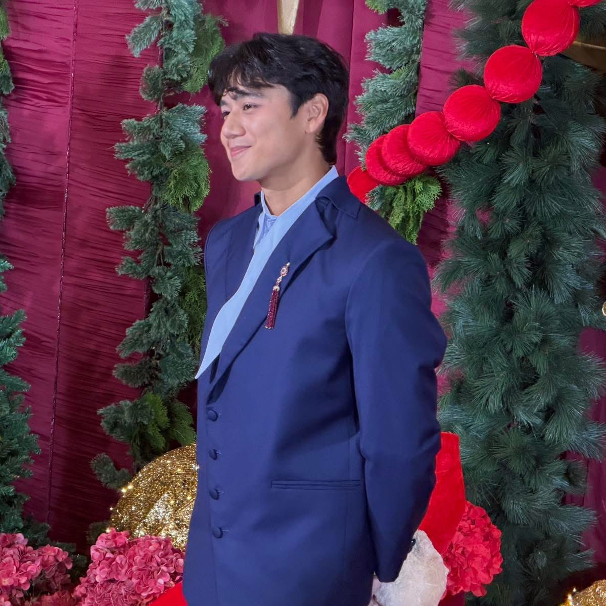 MsTaken4Granted's tweet image. Kira and River in blue! Both looked gorgeous tonight.

@starmagicphils, do u see the vision? 

CHRISTMagicalNight WITH KIRA
RIVERJOSEPH YULETIDE EVE

#KiraVer 
#StarMagicalChristmas2025