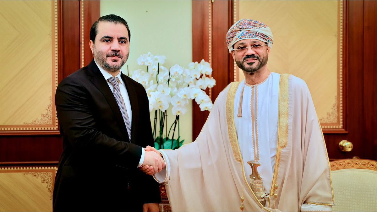 AsaadHShaibani's tweet image. أتقدم بجزيل الشكر والتقدير لمعالي السيد بدر بن حمد البوسعيدي، وزير الخارجية في سلطنة عمان، على حسن الاستقبال وكرم الضيافة، ونأمل أن تُثمر مناقشاتُنا اليوم عن تعزيز علاقة استراتيجية راسخة بين الجمهورية العربية السورية وسلطنة عُمان في مختلف المجالات السياسية والاقتصادية والأمنية.