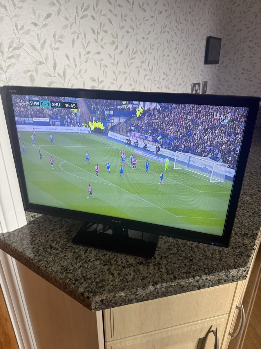 specsgonzalez's tweet photo. Watching the big derby at @MilageUK mums https://t.co/POQclgvcK0