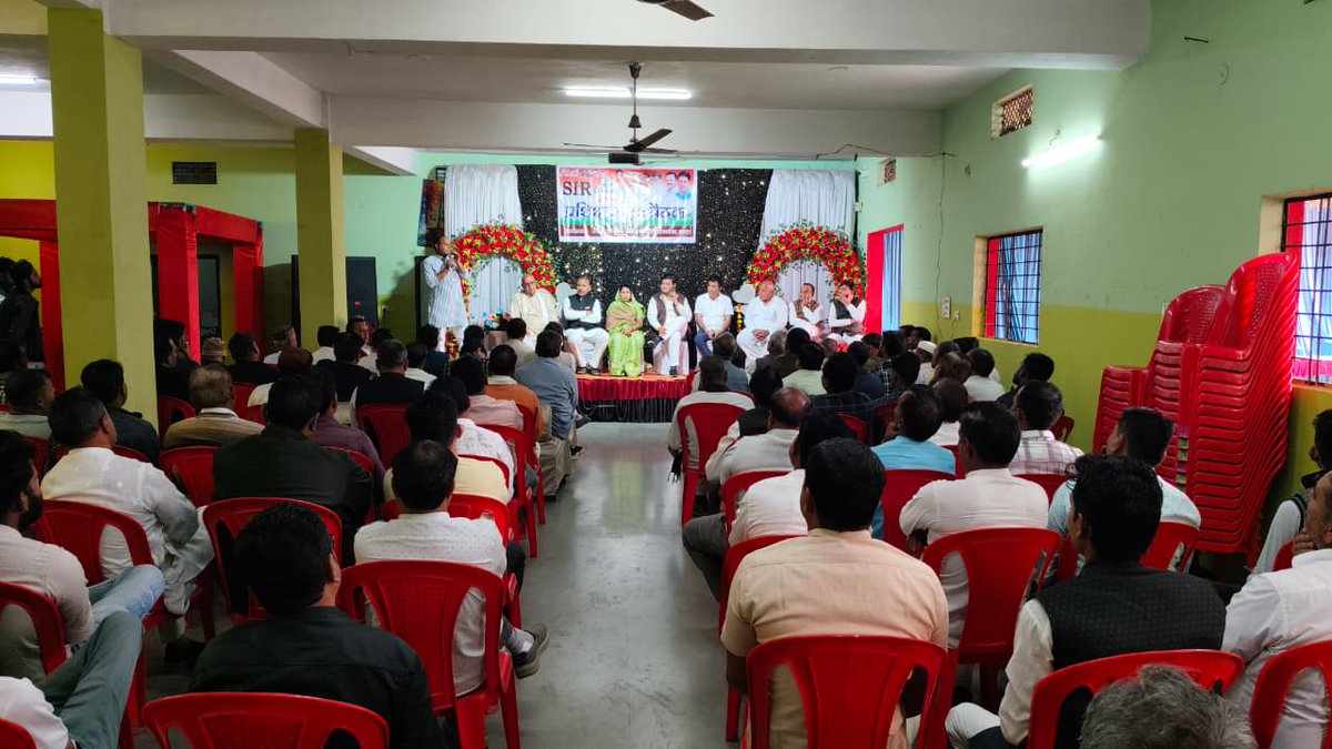 rajeev_gujrati's tweet image. आज आष्टा में आयोजित कांग्रेस संगठन की महत्वपूर्ण बैठक सफलतापूर्वक सम्पन्न हुई।
चुनाव आयोग द्वारा संचालित SIR कार्यक्रम के अंतर्गत
बूथ लेवल, मंडल–सेक्टर तथा विभिन्न मोर्चा–संगठनों के सदस्यों ने सक्रिय रूप से सहभागिता दर्ज की।
@INCMP