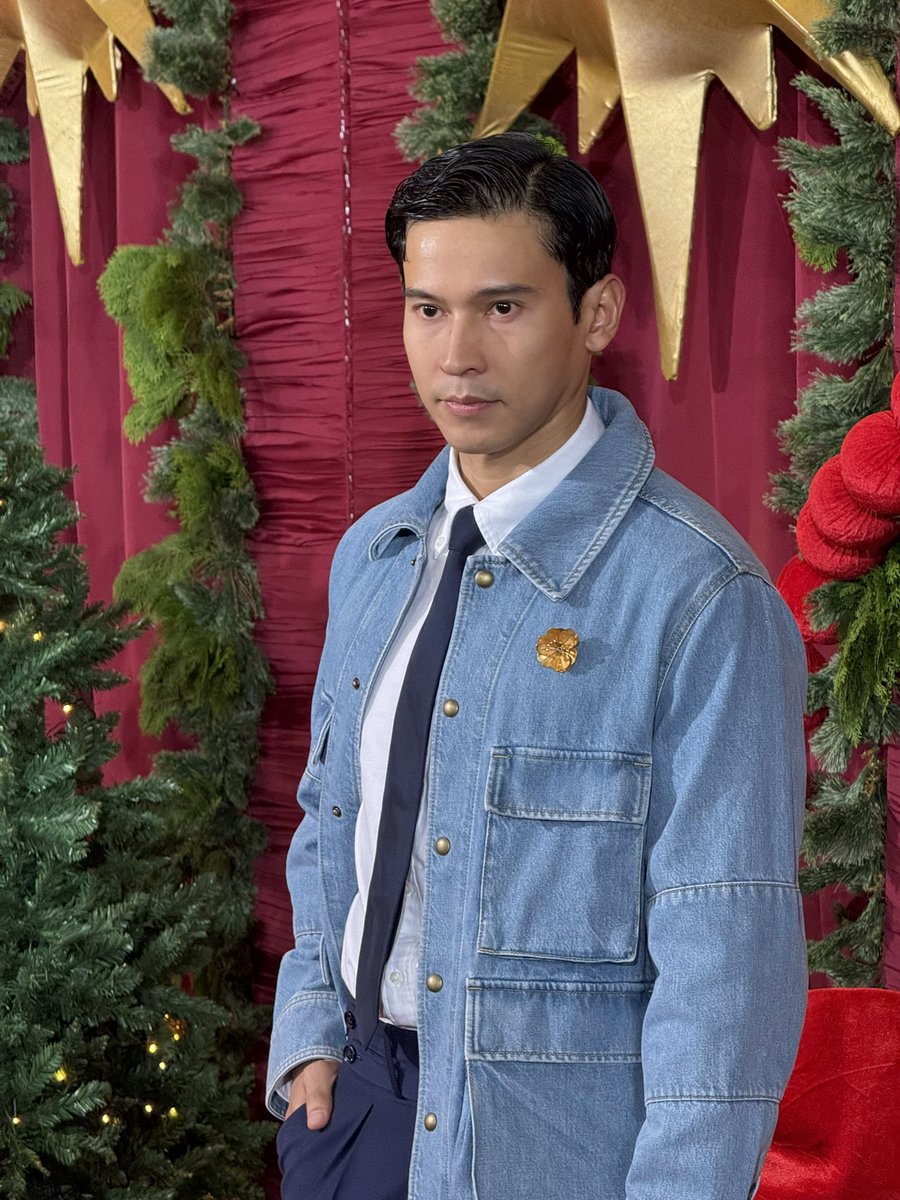 inquirerdotnet's tweet photo. NANDITO NA ANG MGA POGI 😍

LOOK: Enchong Dee, Sam Milby, P-pop boy group BGYO, and Jarren Garcia were a handsome sight while walking on the red carpet of the Star Magical Christmas gala. | @HMallorcaINQ https://t.co/WUOLDw8GUk