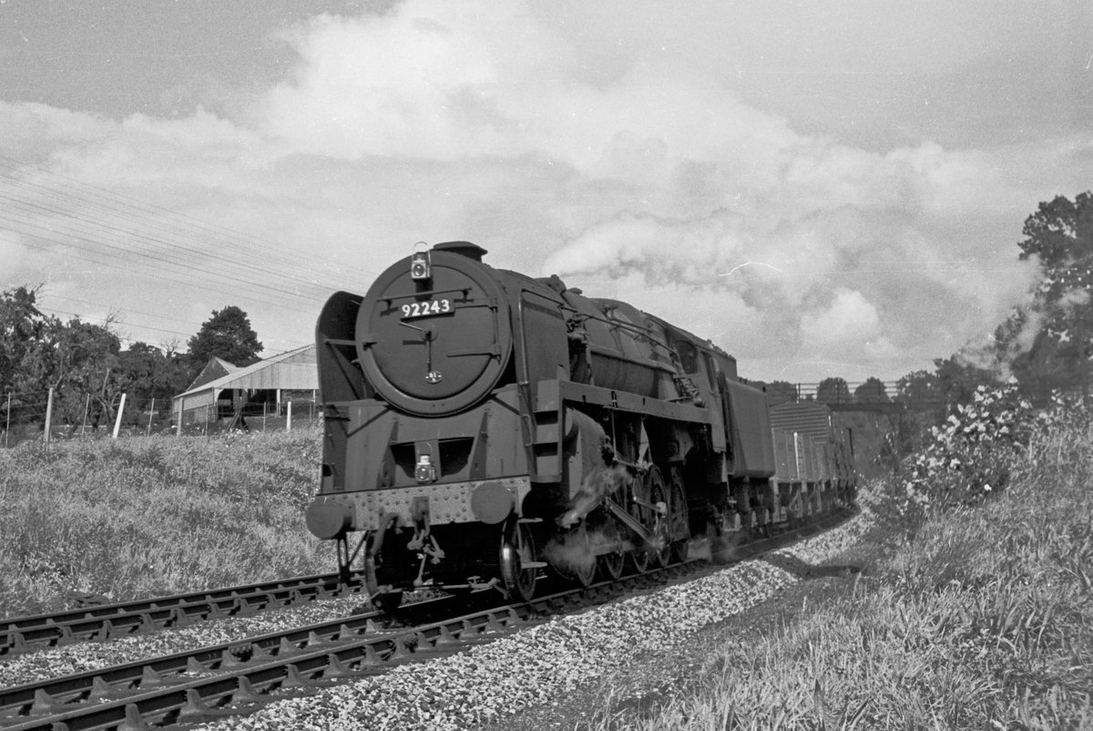 AlanLewCh's tweet image. A 9F  heading to South Wales a little over sixty two years ago.
&apos;BR 9F 2-10-0 No 92243 speeds west towards Lydney on 27 August 1963.&apos;
As usual, all my photos, including those from this day, are on my website MyLifeinTrains.com .
Copyright © Alan Lewis Chambers
#steamengine