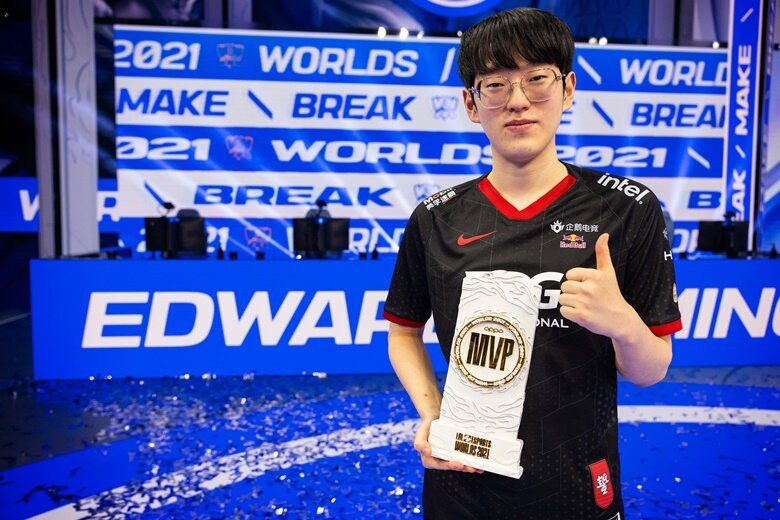 LCK_FR's tweet image. [Mercato] Les champions du monde Gumayusi, Viper et Beryl n'ont toujours pas d'équipe ! 

Vous pensez ils vont aller où ?