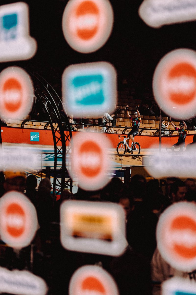 When they ask to me, WHY IN GENT? These photos are the answer, love you @zesdaagsegent, this is truly a special place for a track rider! 

Let’s enjoy the last one ✌🏻

Thanks <a href="/lottocycling_/">Lotto Cycling Team</a>  for the opportunity! 

📸 @brecht.steenhouwer