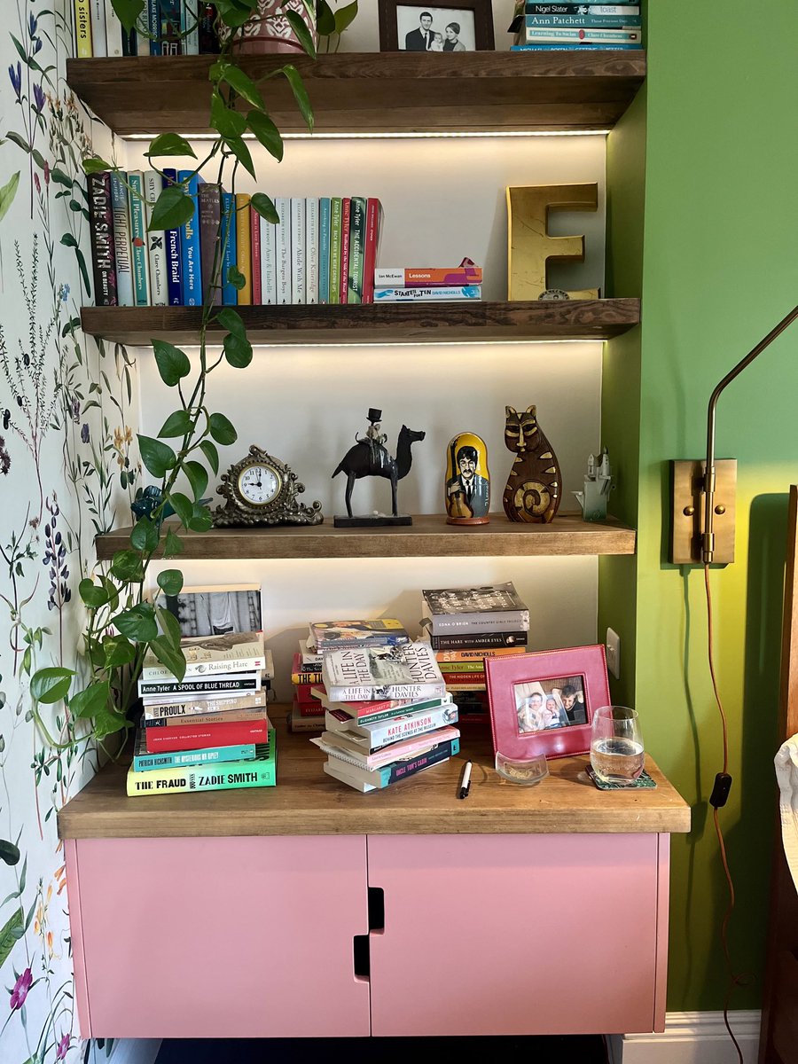 WriteMcFarlane's tweet image. This week’s #substack post about catching a lurgy &amp;amp; then reading a load of books in bed… #writing #virus #reading #books  

open.substack.com/pub/elizabethm…