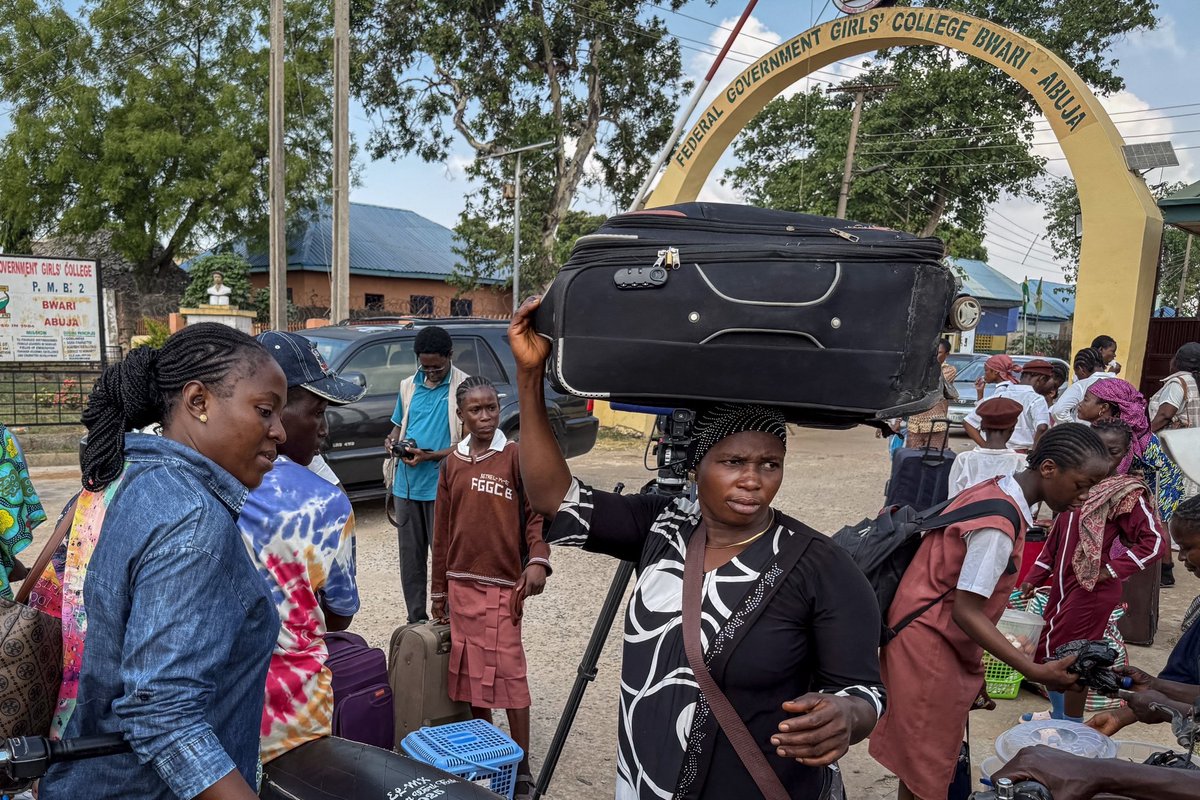 NigeriaStories's tweet image. JUST IN: Parents Evacuate their children who are Students From FGGC Bwari Amid Heightened Security Fears