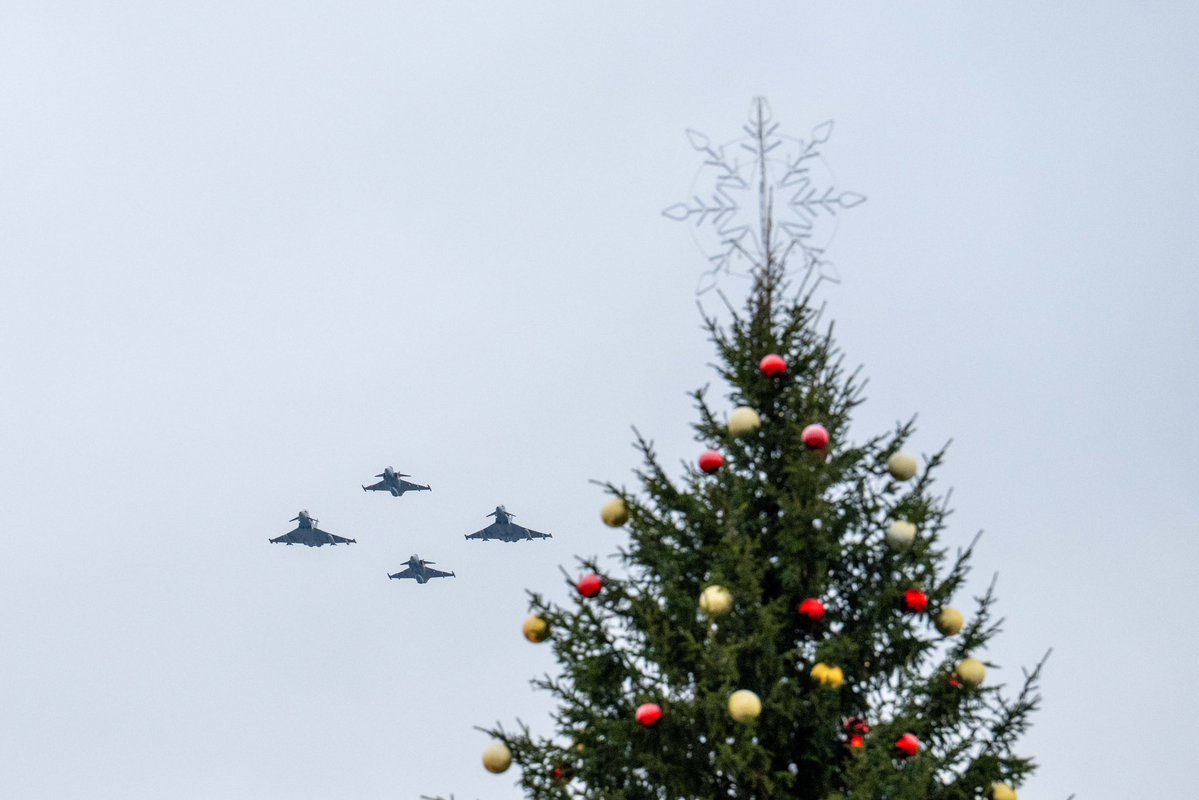 JackTwiss's tweet image. On occasion of Lithuanian Armed Forces Day and 107th Anniversary of Restoration of the Lithuanian 🇱🇹 Armed Forces. Netherlands 🇳🇱 troops of @mnbg_lithuania participated in the formation and parade in Vilnius @GoVilnius. 🇪🇸 airforce flyby Excellent photos 📷 by Robertas Dackus.