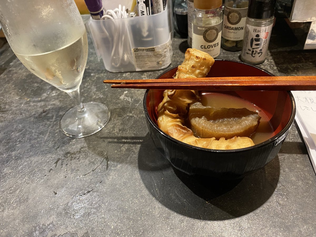 kasyumu's tweet photo. 昨日はDJイベントでおでんと日本酒を楽しんでいた https://t.co/UTDHRBdTeq
