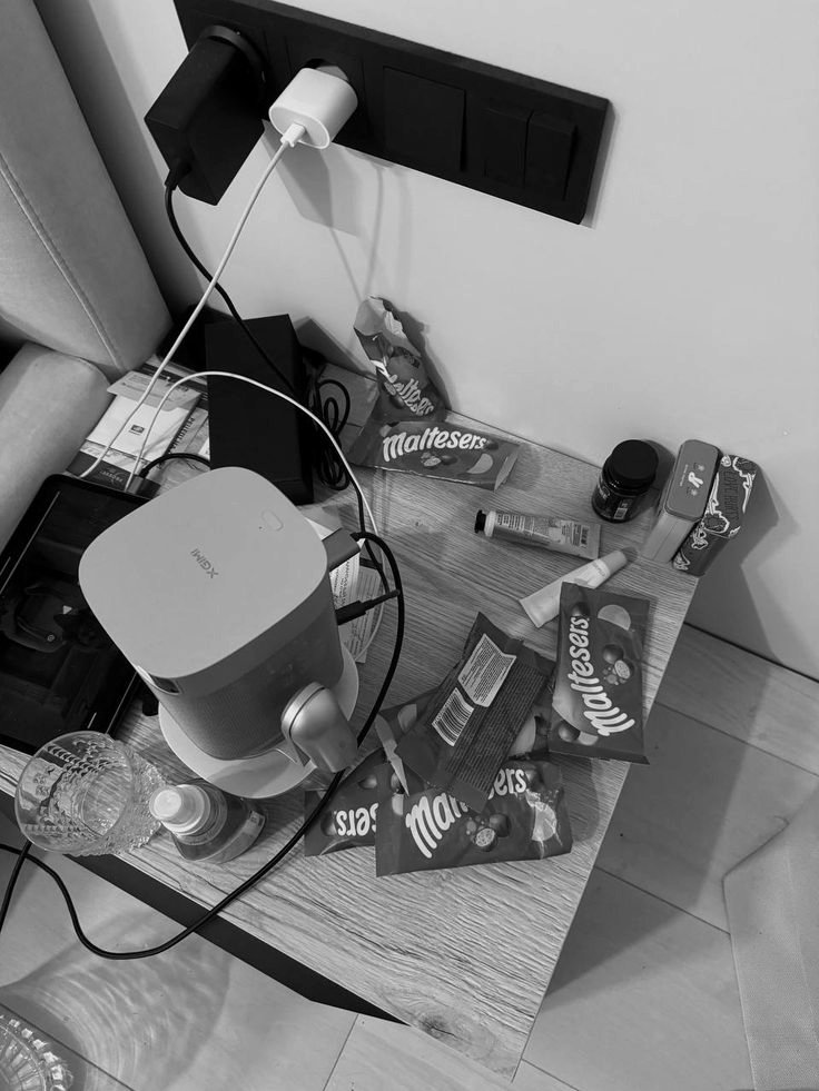 ⠀⠀⠀⠀;;
главное в жизни - это найти того, с кем можно и оверпрайс кофе попить, и двадцать тысяч шагов пройти, и подушнить, и посплетничать.