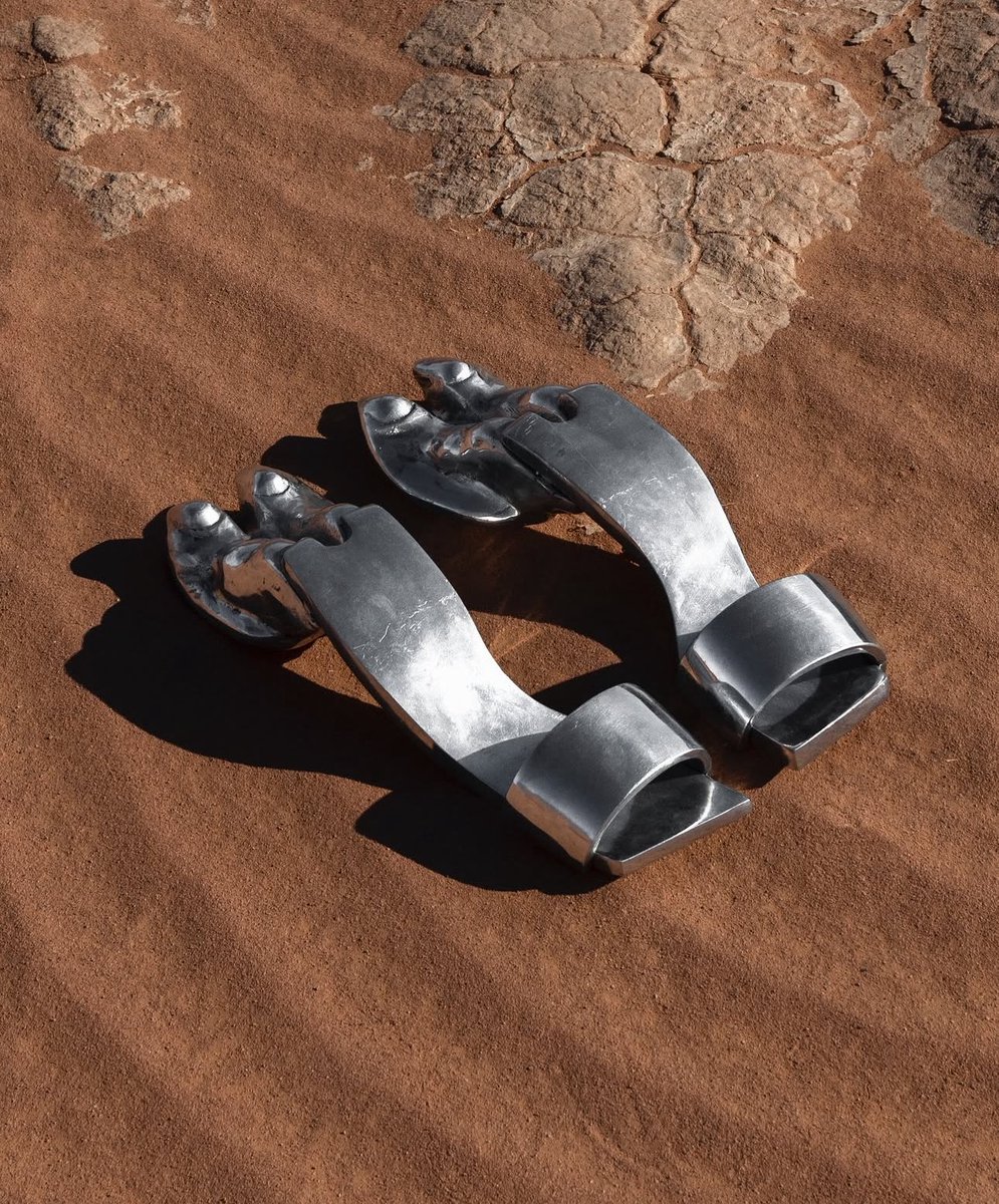NAZZALSTUDIO's tweet photo. Camel Hoove-Shoes in the desert 🐪 https://t.co/s6c4mF4JDB