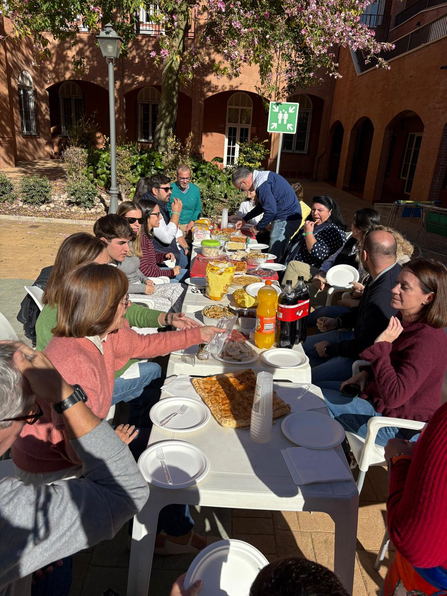 ⭐️ Ayer celebramos la convivencia y retiro de Adviento en el que nos preparamos para la llegada de este tiempo de esperanza.

Por la mañana vivimos el retiro espiritual, guiado por nuestro director espiritual, M.I Sr. D. Alejandro Escobar Morcillo, y más tarde tuvo lugar la