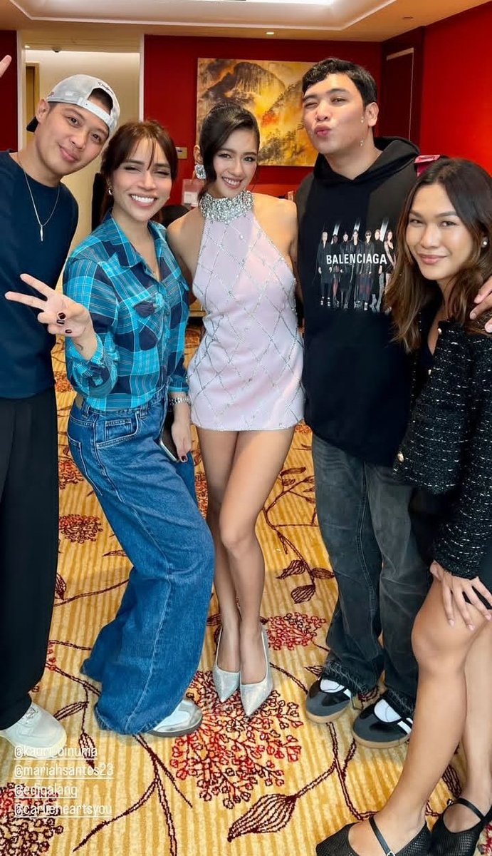 w/ her glam team

#KaoriOinuma
<a href="/kaori_oinuma/">Kaori Oinuma</a>