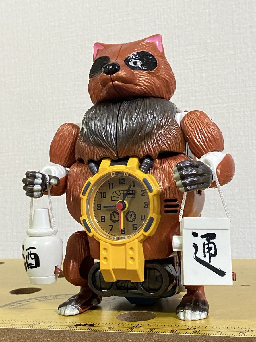 タヌキに変形する時点で希少なのに目覚まし時計が搭載されている
