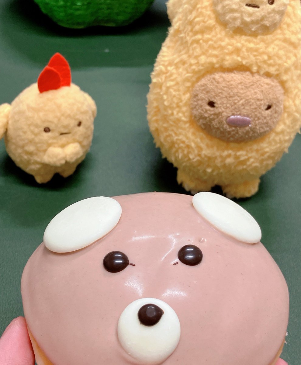 shiho_moai's tweet image. 収録中のさしいれでドーナツをいただきました！めちゃくちゃ久しぶりにドーナツ食べた🍩
とてもおいしかった！
えびちゃんとエビフライドンも見ている