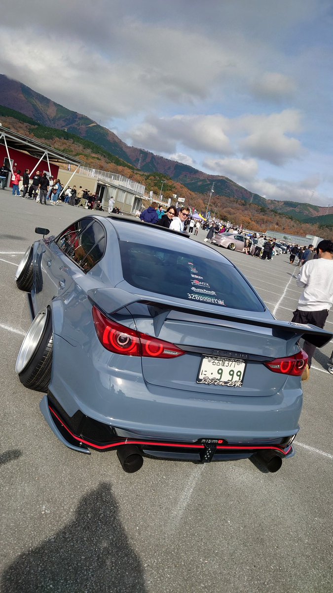 nekko180's tweet photo. 今日は鼻息荒い会社の車好きとスタンスネーション見学✨
みんなこだわりあってかっけぇよ🤗 https://t.co/rgXXZ85PhX