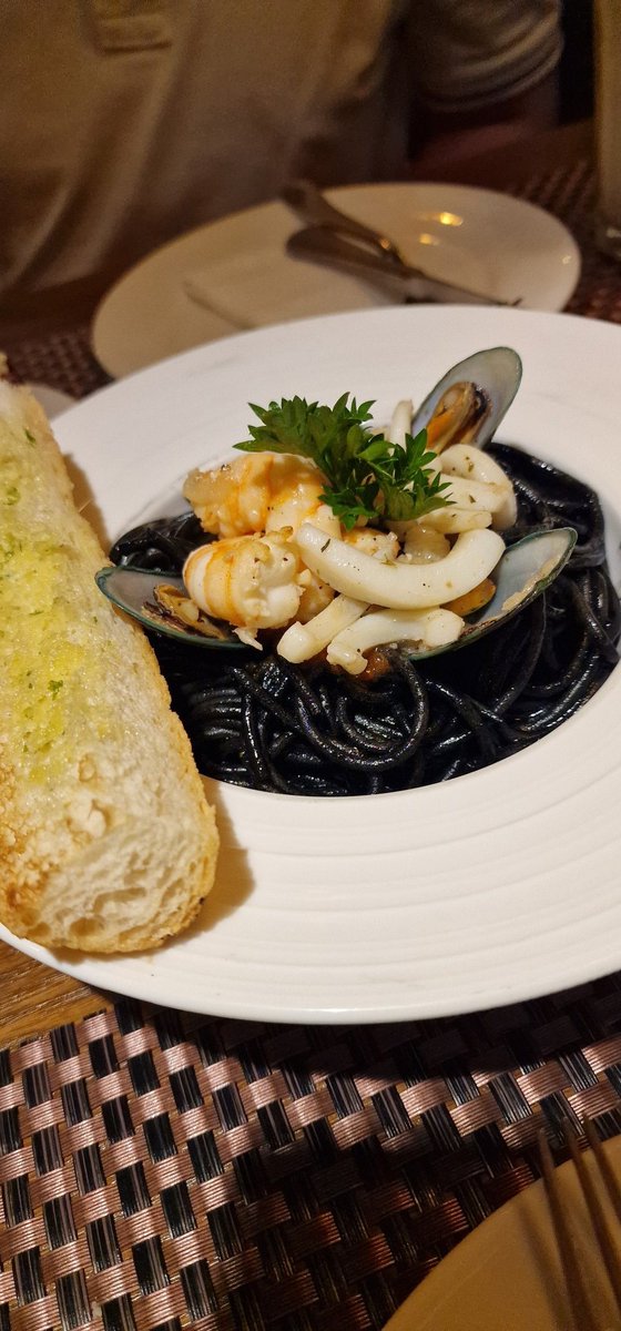 PackKita's tweet photo. Pasta negra. https://t.co/39hoIyLPEH