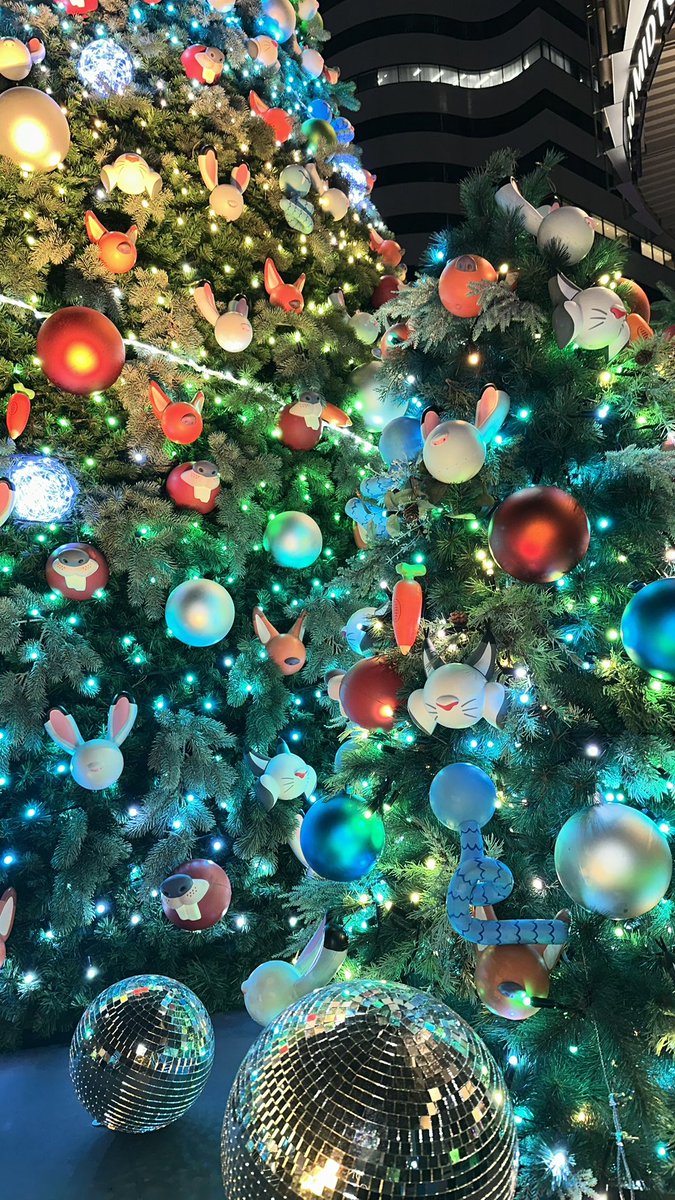日比谷にズートピアのでっかいクリスマスツリーあった🦊🐰🎄🍻