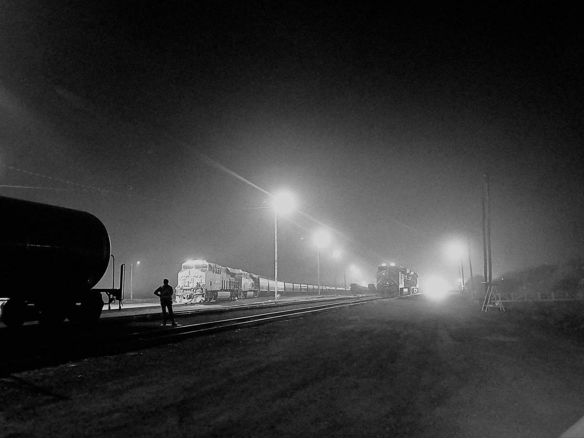 Styree2016's tweet image. BNSF Railyard in Wellington, Ks one foggy night.