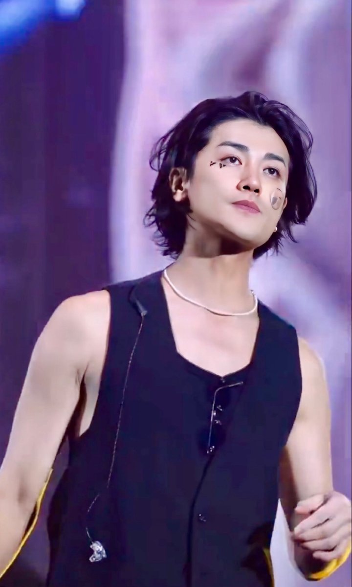 Rie_jipper0704's tweet image. 中国撮影OKだから、ほぼ全部見れてありがたいし、おかげさまでめっちゃスクショがはかどるw マジでビジュが神すぎるし、衣装が好きすぎるので、円盤化してください🙇‍♀️ #赤西仁 #錦戸亮 #gogoodrecords