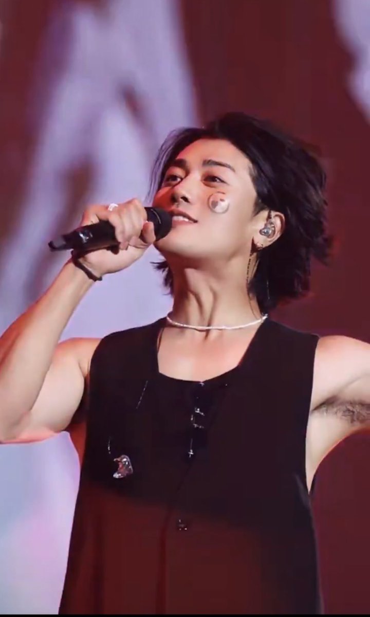 Rie_jipper0704's tweet image. 中国撮影OKだから、ほぼ全部見れてありがたいし、おかげさまでめっちゃスクショがはかどるw マジでビジュが神すぎるし、衣装が好きすぎるので、円盤化してください🙇‍♀️ #赤西仁 #錦戸亮 #gogoodrecords