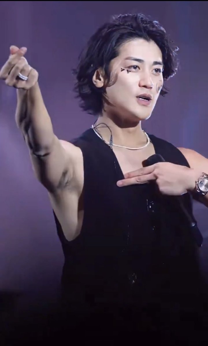 Rie_jipper0704's tweet image. 中国撮影OKだから、ほぼ全部見れてありがたいし、おかげさまでめっちゃスクショがはかどるw マジでビジュが神すぎるし、衣装が好きすぎるので、円盤化してください🙇‍♀️ #赤西仁 #錦戸亮 #gogoodrecords