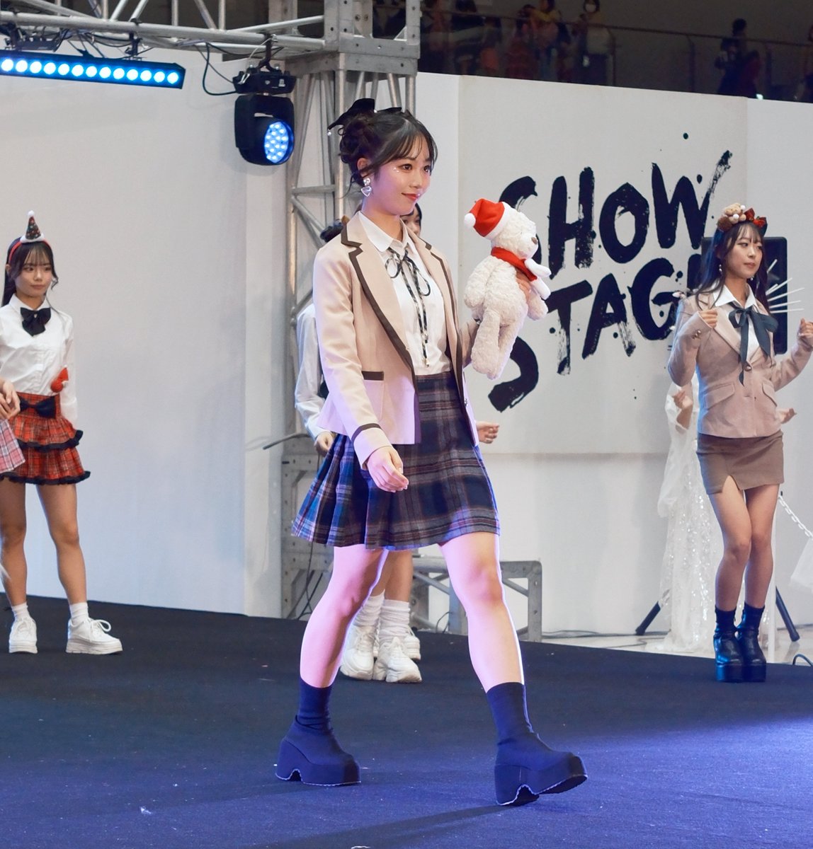 alpha_900's tweet image. ２０２５年１１月１６日（日）
第６２回デザインフェスタ
Ｌ４-ファッションショー
ＥＬＬＥさんのパーフェクトで
美しいウォークに魅了されました💖🥰
＃健ちゃん先生
＃L4ファッションショー
＃ELLE