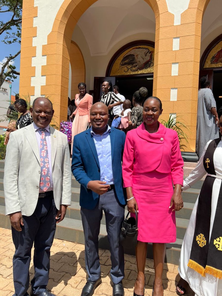 The Thanksgiving sermon at St. Francis Chapel Makerere today by Rev. Prof. John Kitayimbwa, Deputy Vice-Chancellor of Uganda Christian University on the topic: Gratitude: God’s Generosity to Mankind was powerful. How often do we show gratitude for God’s generosity or do we take