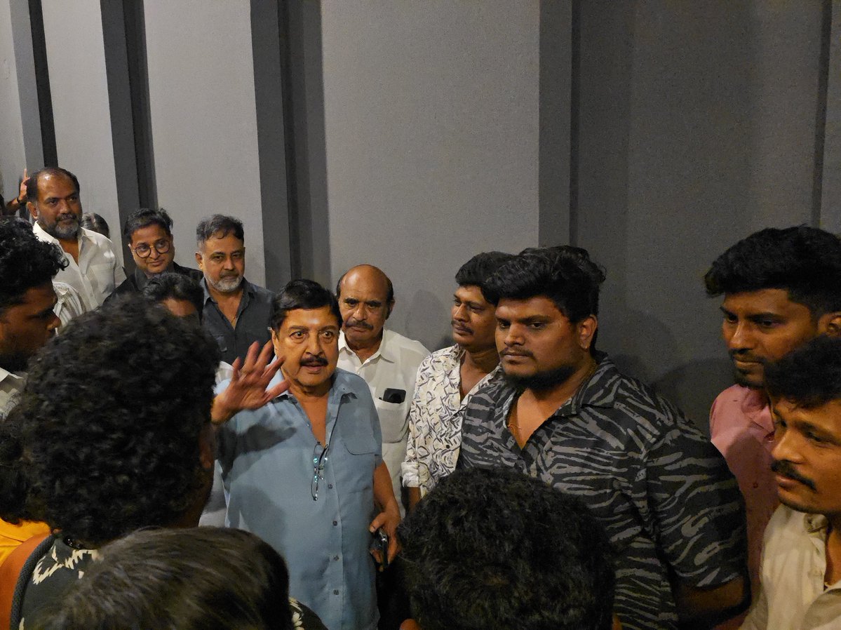 AyanSuriya_offl's tweet image. This one stay with me forever – an unforgettable moment with the legendary actor nd great human being, the iconic #Sivakumar ayya, proud father of our own @Suriya_offl anna!

#AnjaanReRelease #Karuppu