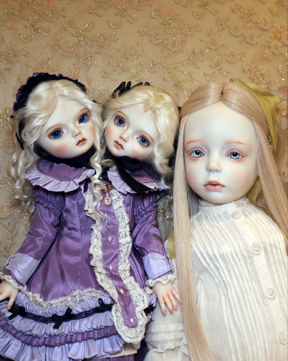 @biseika_galleriados
🌾2025年秋Pequeñas esperanzas『たくさんの小さな希望』展の出展作品🌾
🎃2025 Autumn Doll Exhibition『Pequeñas esperanzas』🎃
 
もうすぐ逢えなくなる作品の皆さまと記念に写真を撮りました。
もう逢えないけれど忘れないわ。