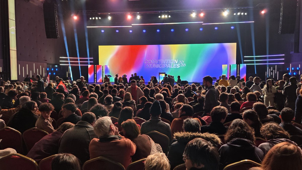 lesinsoumisdu77's tweet photo. En direct de la #ConventionMunicipalesLFI ! Le 77 en force comme toujours !
Les autres peuvent bien pleurer, la force montante et moteur c'est LFI !

#Municipales2026 https://t.co/7BX8Ts2YLq
