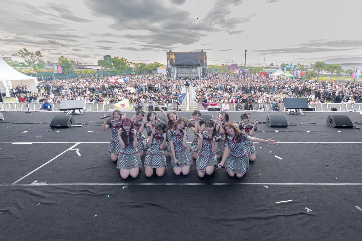 officialJKT48's tweet image. Terima kasih NU HIGH SCHOOL FEST 2025! Sore yang tenang berubah makin special saat kita bawain surprise lagu “Percik Kecil” dengan Bernadya! 💛✨

Kalian luar biasa, bikin semuanya terasa hidup dan penuh kenangan!
Sampai ketemu di panggung selanjutnya! 🙌🏻