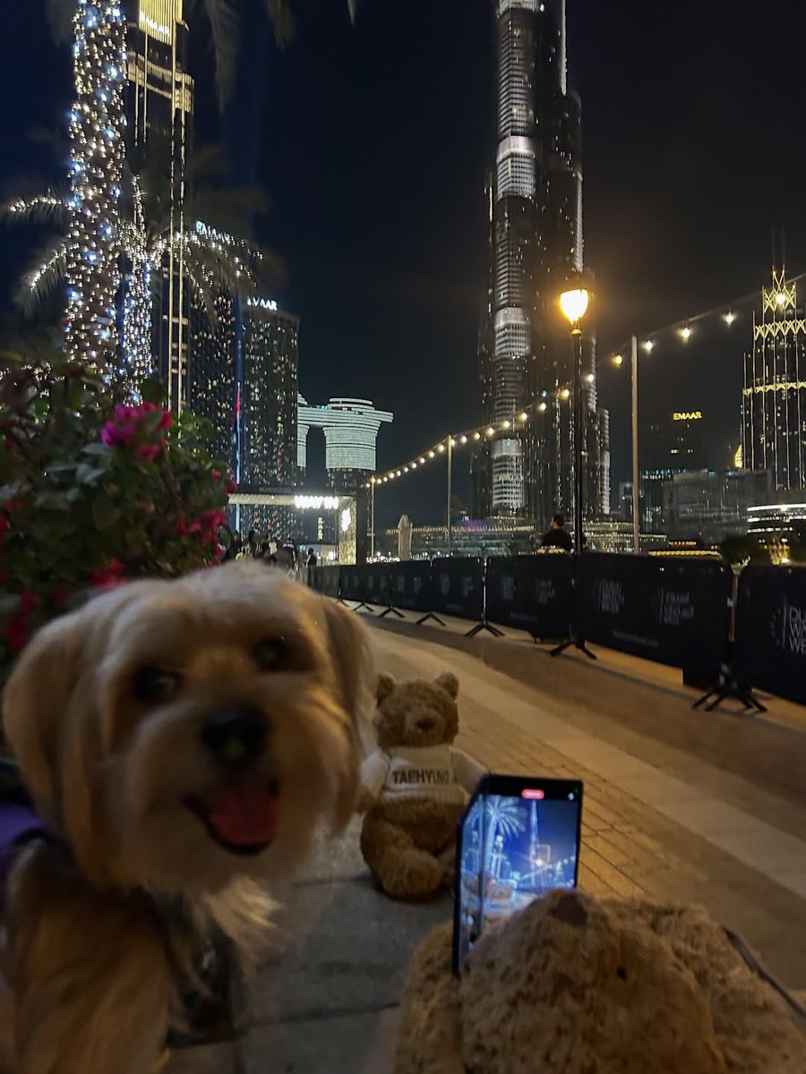 Taehyung’s cutest fan was in attendance last night to see his face projected onto the Burj Khalifa